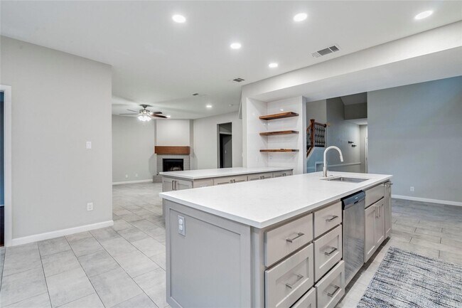 Building Photo - 10803 Sans Souci Pl