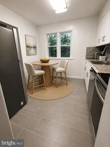 Building Photo - 3329 Military Dr