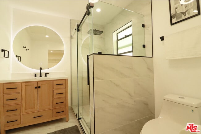 Building Photo - 918 N San Vicente Blvd