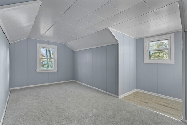 Building Photo - 906 Harrow Rd