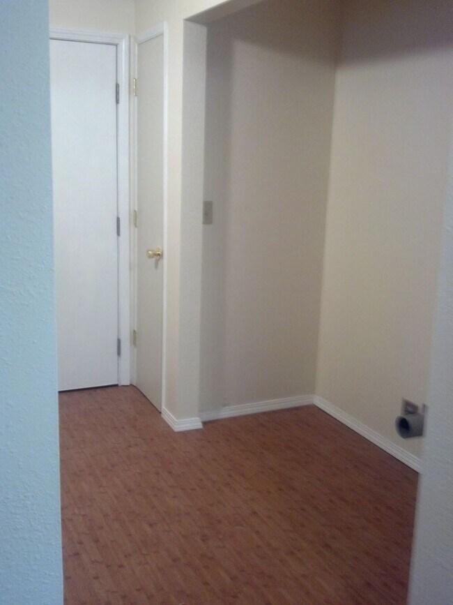 Building Photo - 109nst