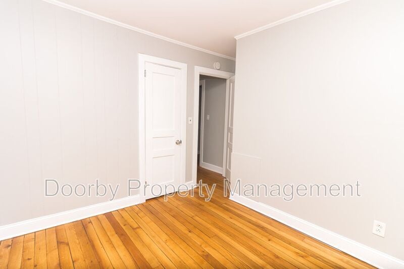 Building Photo - 640 Lupton Dr