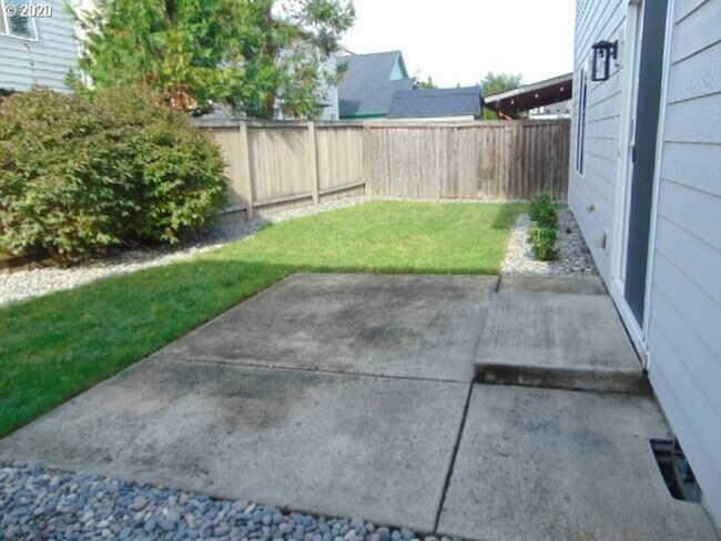 Building Photo - Beautiful 4 Bedroom Home with 2.5 Baths lo...