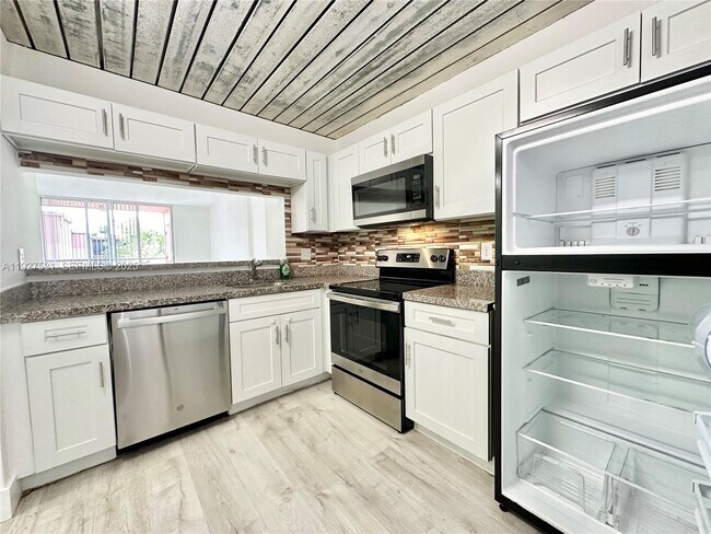 Building Photo - 19751 SW 114th Ave