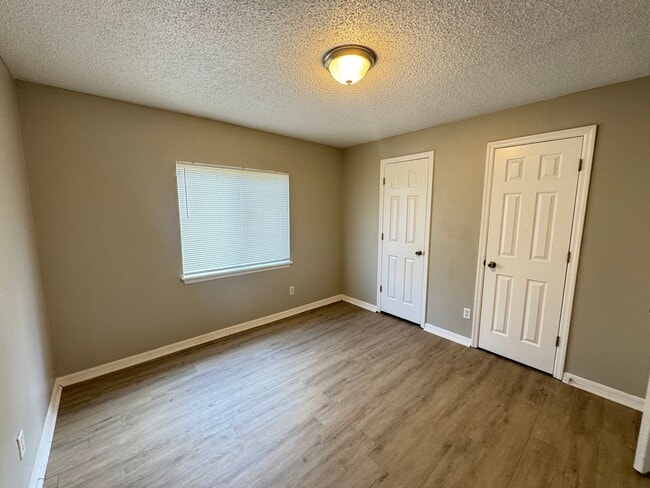 Building Photo - Beautiful 3/2 Duplex in St. Cloud