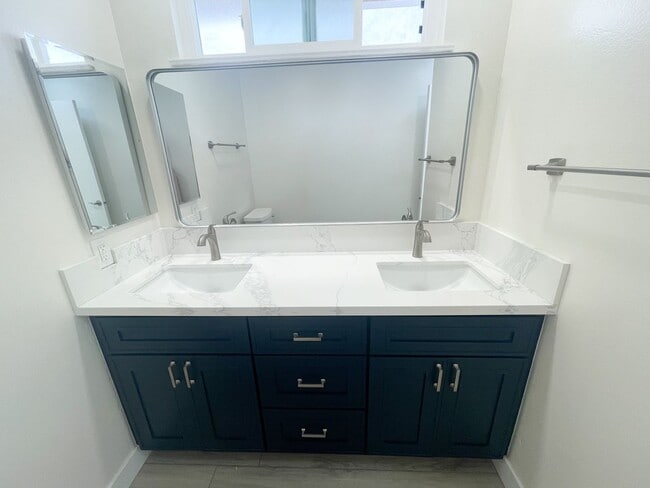 Building Photo - 3 bedroom 2 bath home in desired neighborhood