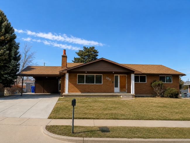 Building Photo - Spacious 5-Bedroom Home with Large Yard in Centerville!