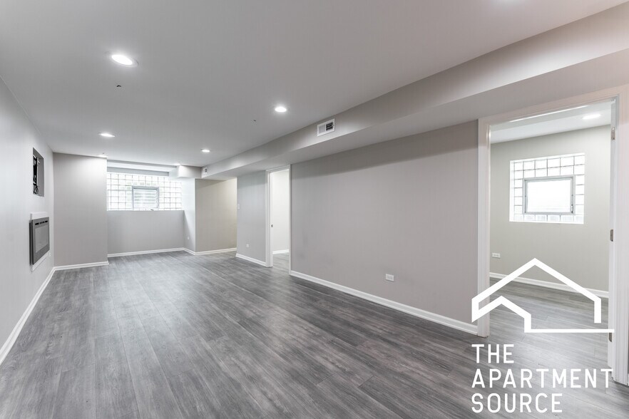Building Photo - 2853 W Dickens Ave