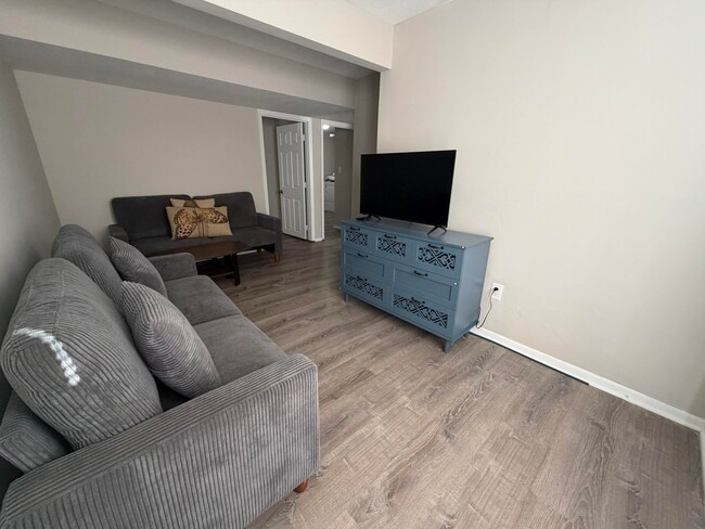 Building Photo - 203 Wheaton Ct