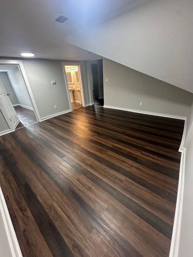 Building Photo - 146 W Lexington Ave