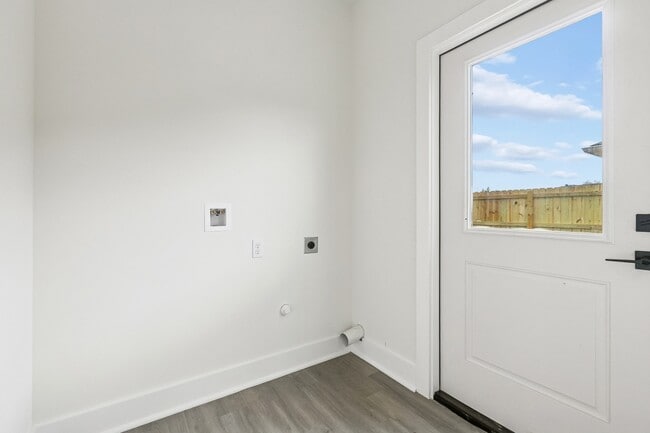 Building Photo - 212 Cathedral Dr
