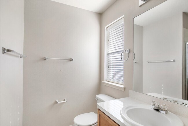 Building Photo - 2822 Foster Hill Dr