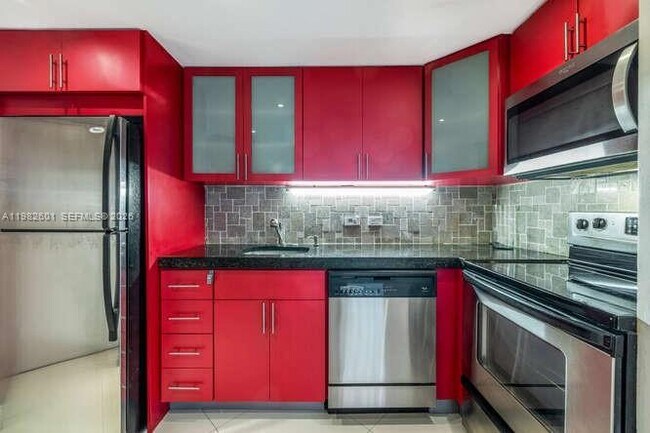 Building Photo - 801 Brickell Bay Dr