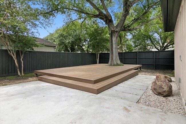Building Photo - 4360 Thomas Ln