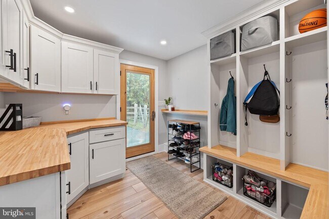 Building Photo - 1621 Clearview Ave