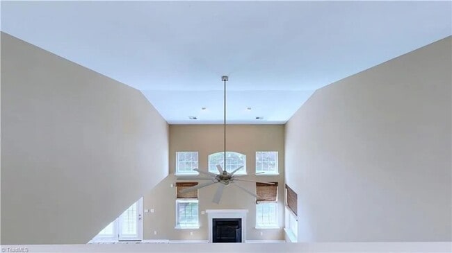 Building Photo - *** READY TO MOVE IN BY FIRST WEEK OF MAY***