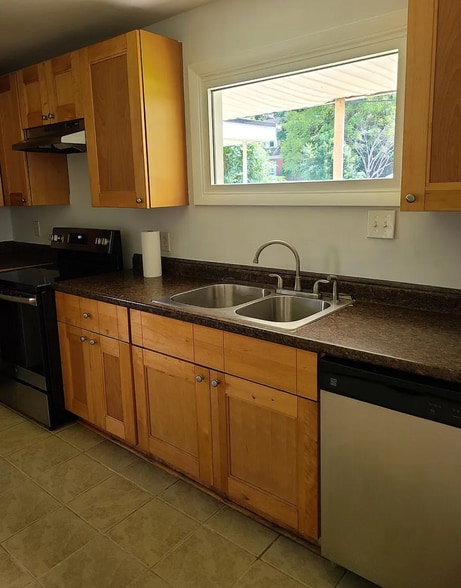 Kitchen - 3500 Rogers St