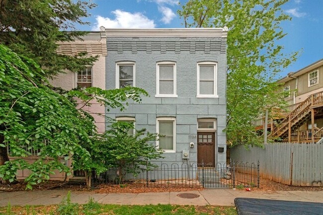 Building Photo - 1738 Lincoln Rd NE