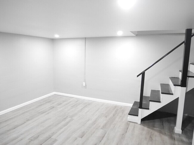 Building Photo - 3 Bedroom Home-Middle River!