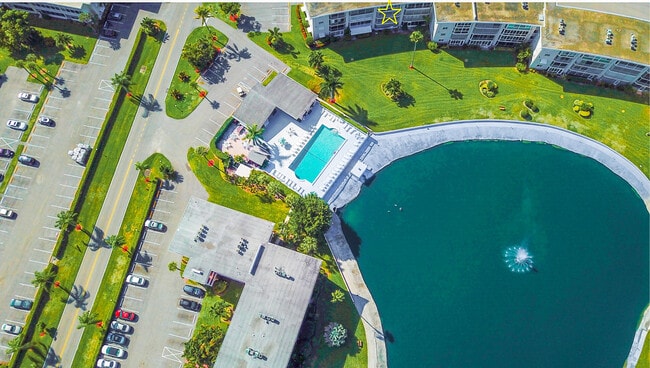 Building Photo - 2728 Garden Dr N