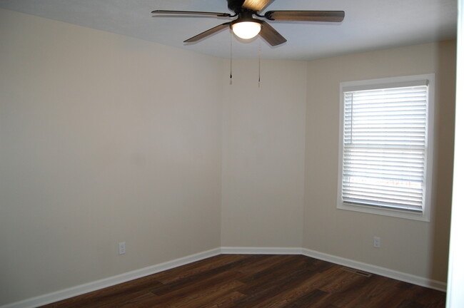 Bedroom 2 - 3075 Chartwell Ct