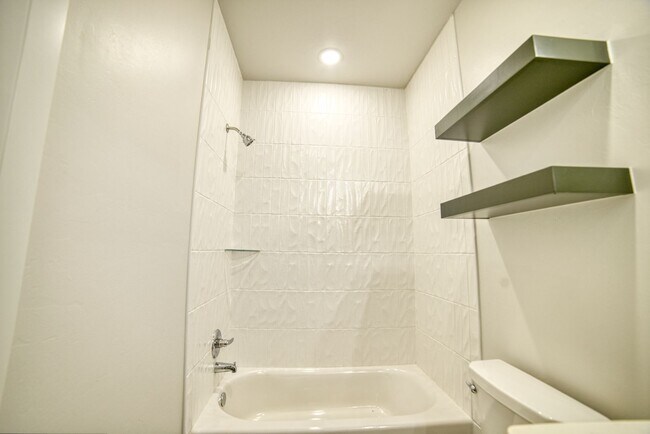 Building Photo - Brand New Home in Washington!