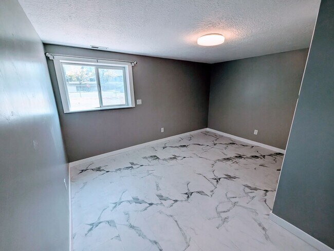 Building Photo - GET $500 OFF THE FIRST MONTHS RENT!!!