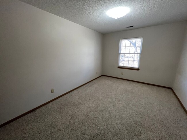 Building Photo - Close to KSU 2 Bed 2 Bath Apartment!