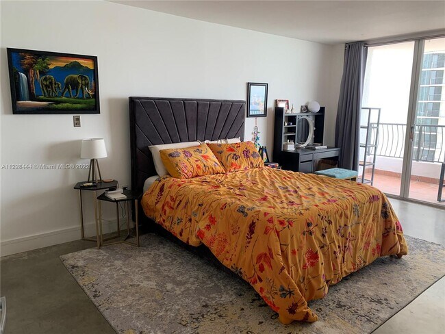 Building Photo - 555 NE 15th St