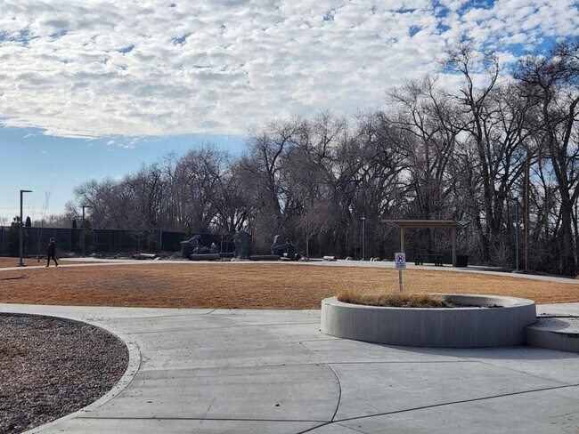 Building Photo - 185 Country Club Dr