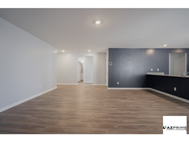 Building Photo - $200 OFF FIRST MONTH'S RENT MOVE IN SPECIA...