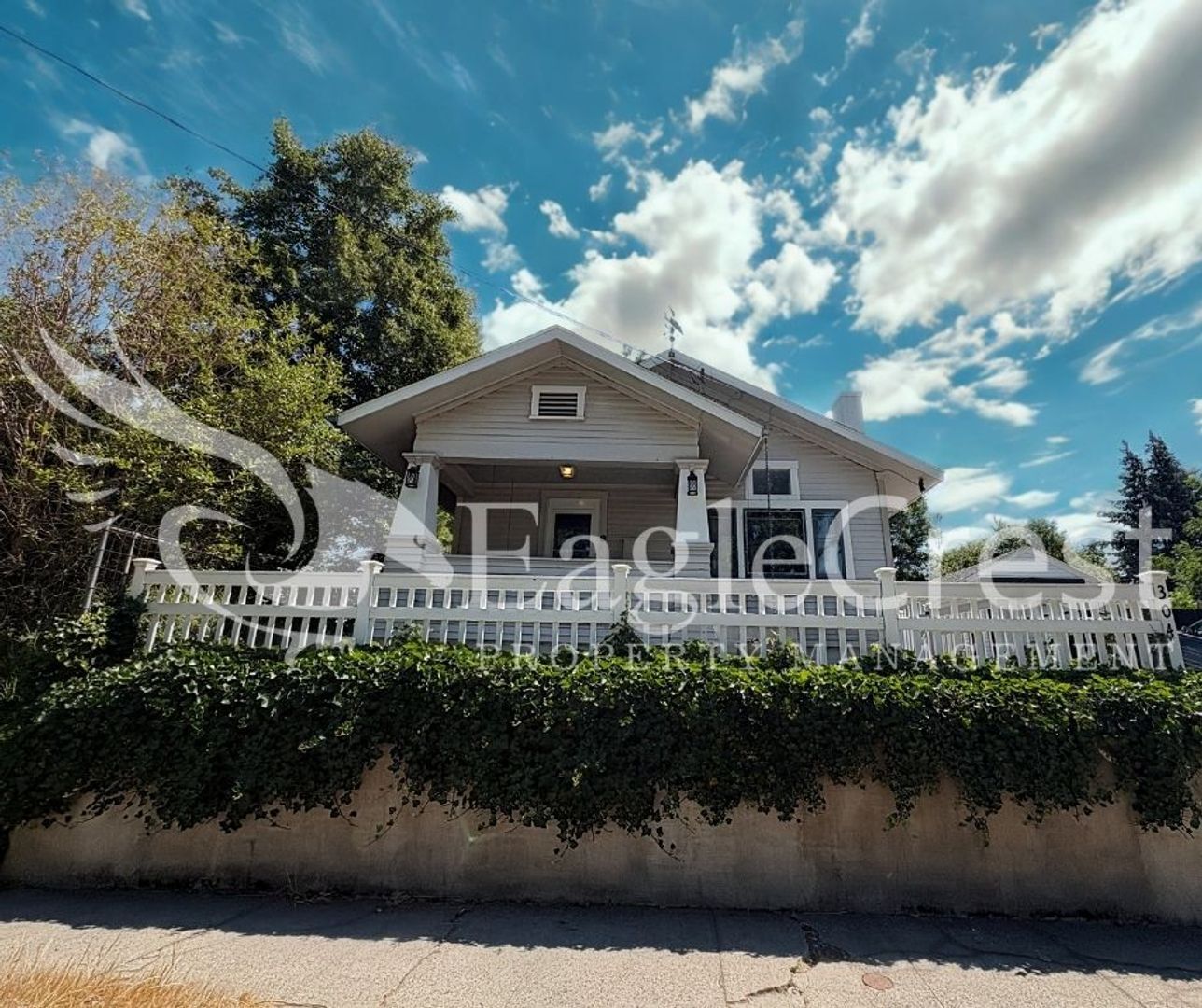 Building Photo - Beautifully Renovated Historic 3 Bedroom Home