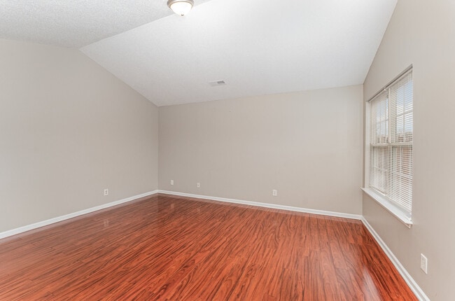 Building Photo - 302 Apple Ridge Rd