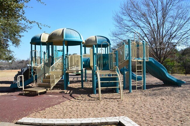 Building Photo - 16304 Kicking Bird Dr