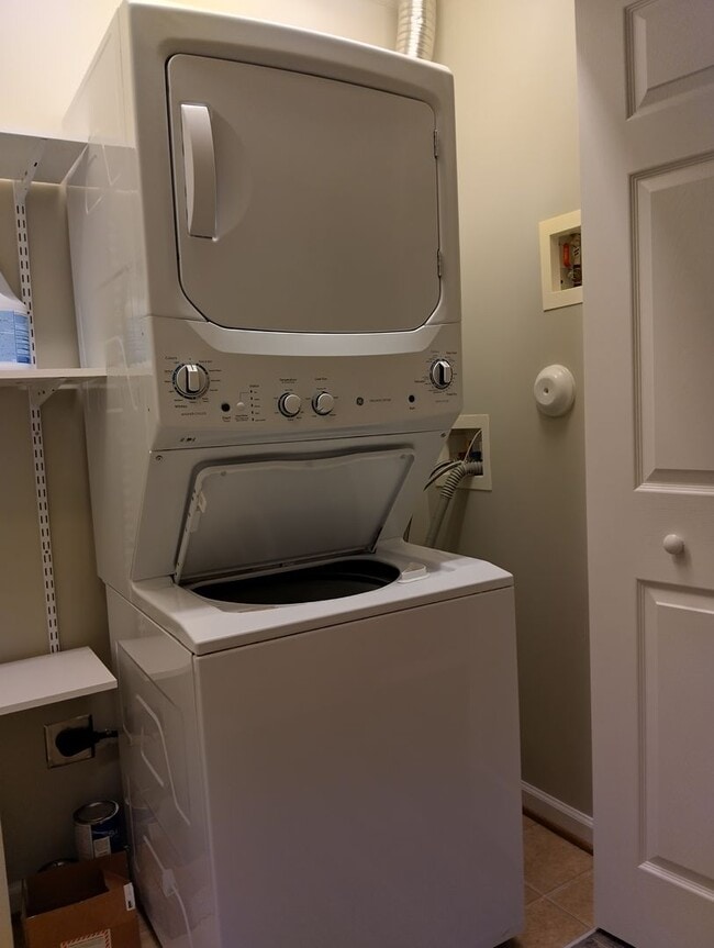 Building Photo - Condo in Braemar Creek! Available NOW!