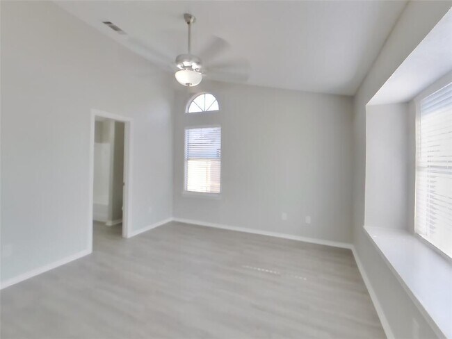 Building Photo - 1302 Texas Oak Way