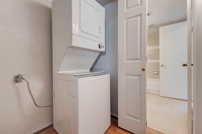 Building Photo - 200 Pecan Dr