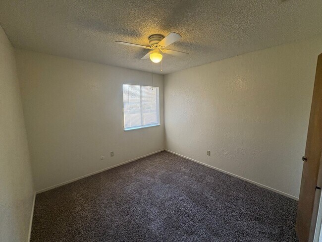 Building Photo - 947 W Seeger Ave