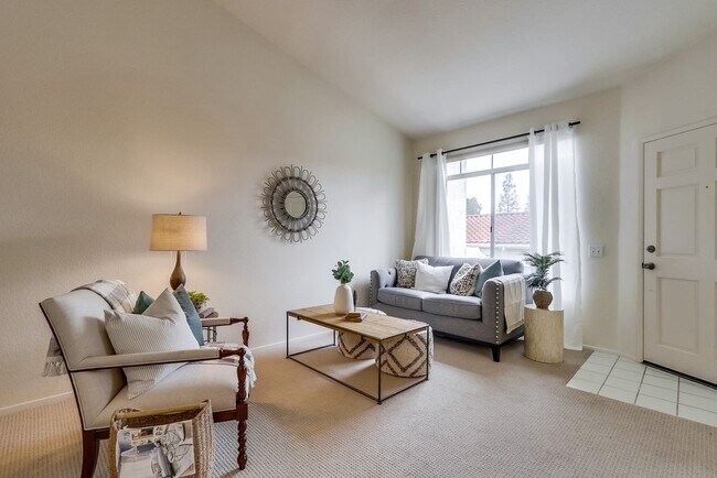 Building Photo - Beautiful Aliso Viejo Condo in the Seagate Colony-2/2