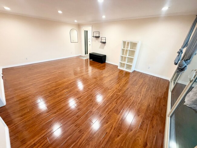 Building Photo - All utilities included 1 bedroom walking distance to Cal Tech