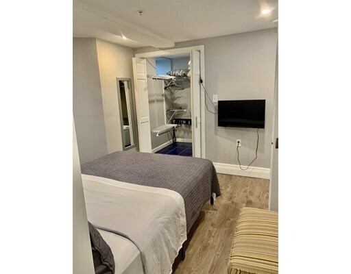 Building Photo - 726 Metropolitan Ave