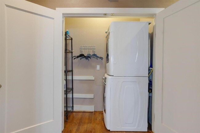 Building Photo - Charming home in Coveted Berkeley Place!