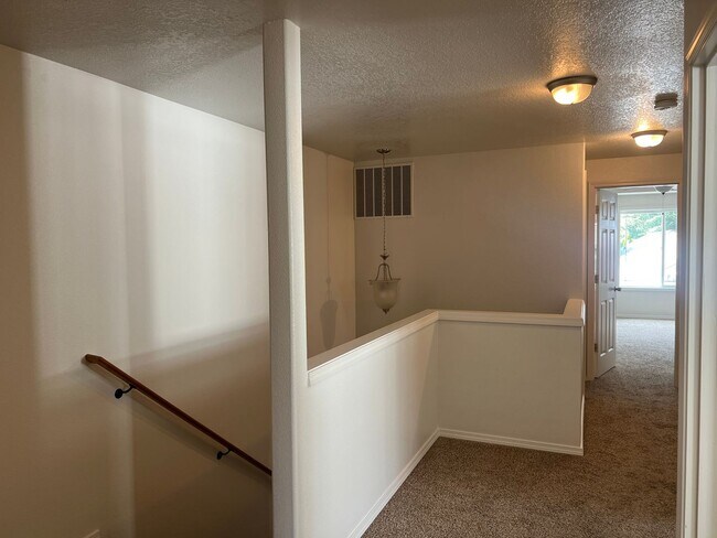Building Photo - COMING SOON- Spacious Townhouse in Great C...