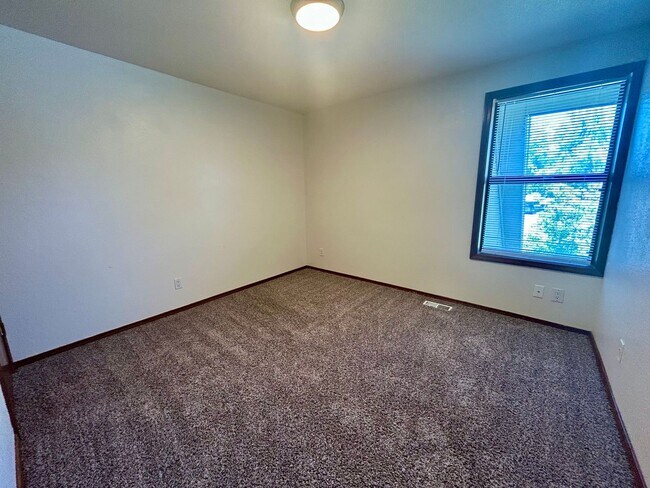 Building Photo - 4271 N Pennfield Pl