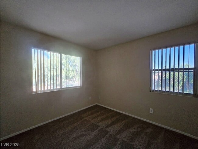 Building Photo - 8120 Sandy Creek Dr