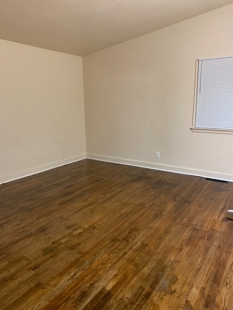 Building Photo - 133 Oakwood Cir