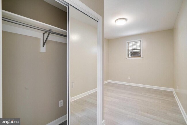 Building Photo - 2056 Shirlington Rd