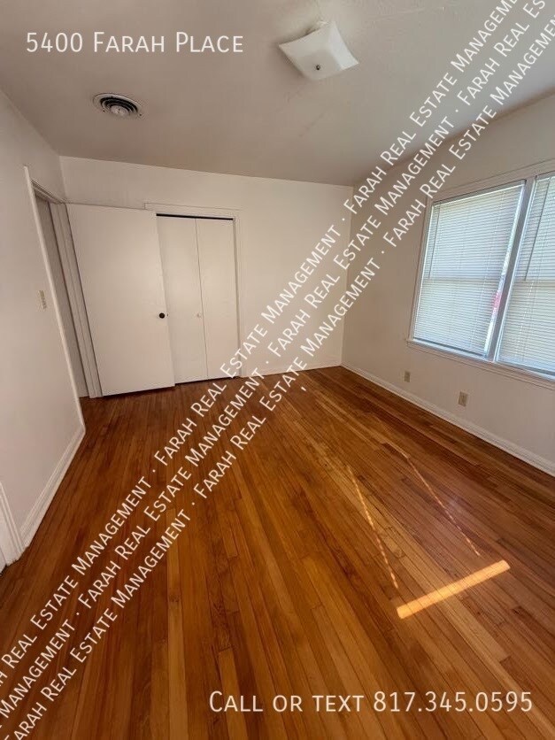 Building Photo - 5400 Farah Pl