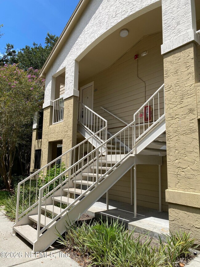 Building Photo - 11 Arbor Club Dr