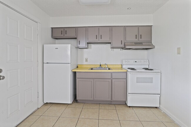 Primary Photo - 4627 Tigerland Ave